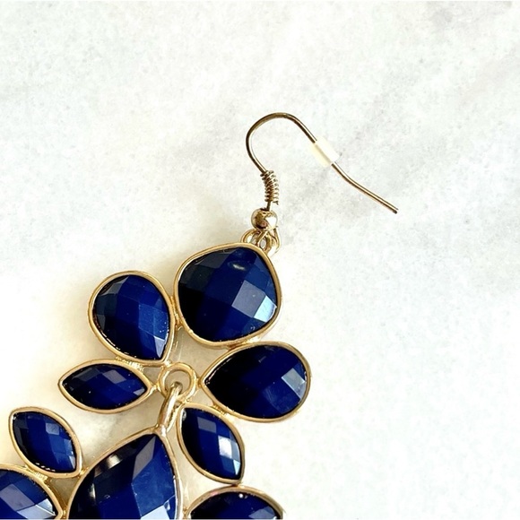 Royal Blue acrylic faceted and gold-tone chandelier raindrop earrings. - Picture 3 of 5